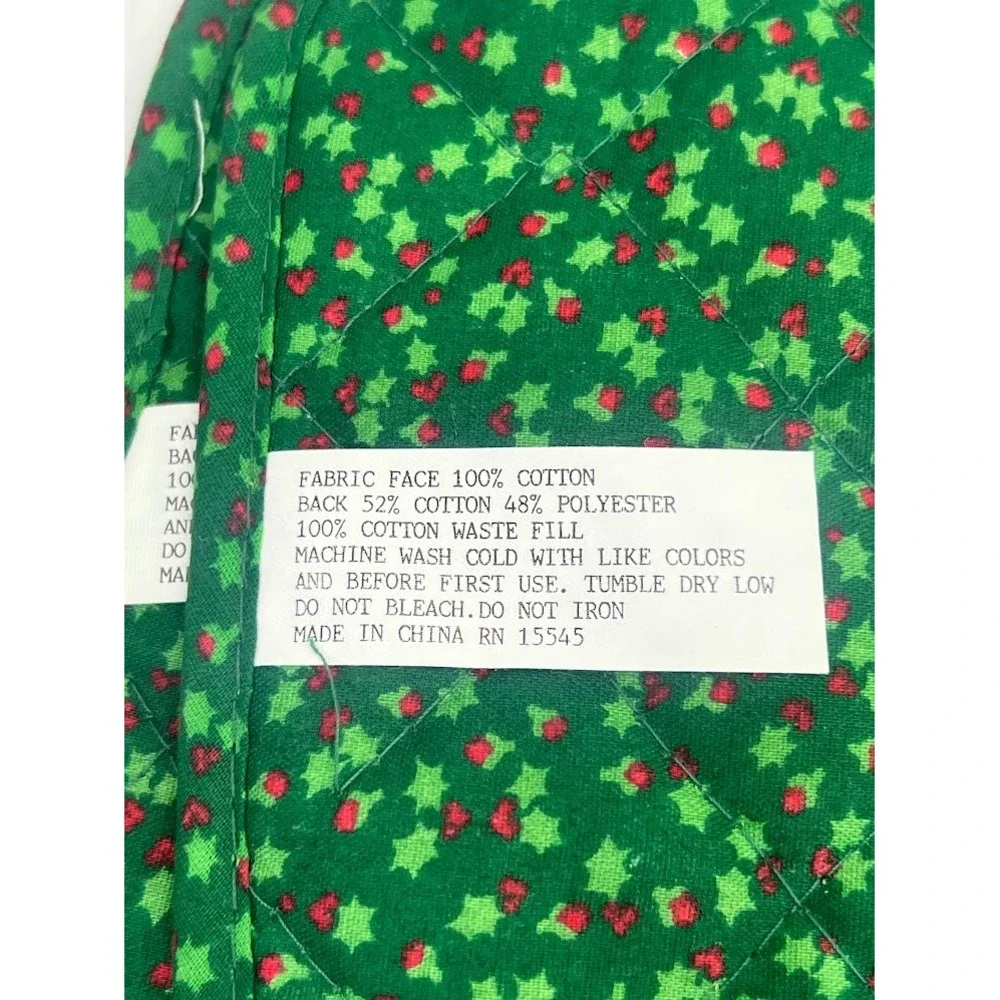 B&D Christmas Pot Holders Set of 2 Birdhouse Holly Wreath Poinsettia Green Red